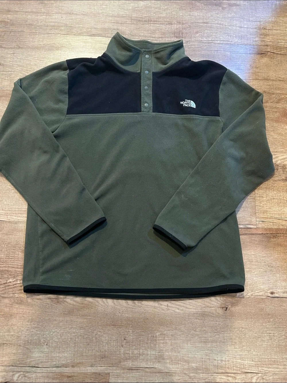 The North Face Men’s Olive Green and Black Snap-T Fleece Pullover